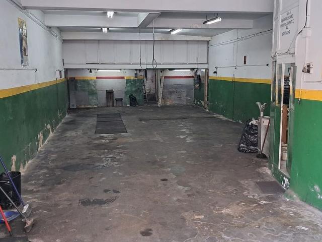 Local comercial en venta en calle De Gredos, Sabadell, de 130 m² 1 habitación por 128.000