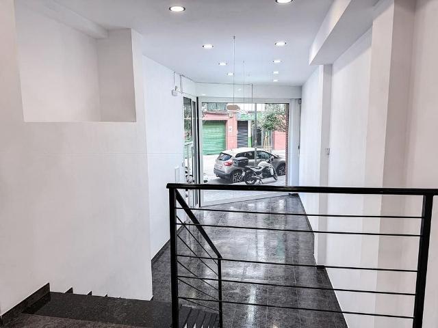 Local comercial en venta en calle De Don Pelayo, Badalona, de 89 m² 2 habitaciones por 98.000