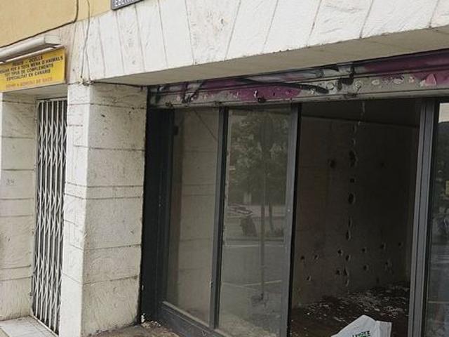 Local comercial en venta en calle De Dante Alighieri, Barcelona, de 80 m² 1 habitación por 88.000