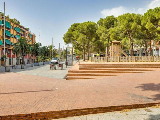 Local comercial en venta en calle De Formentera, Barcelona, de 119 m² por 125.000