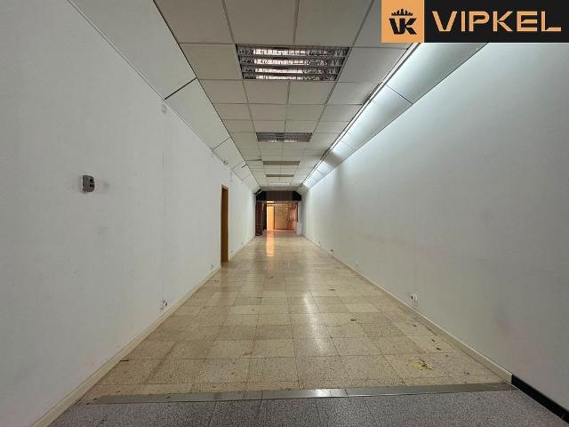 Local comercial en venta en calle De Felip II, Barcelona, de 471 m² 7 habitaciones por 250.000