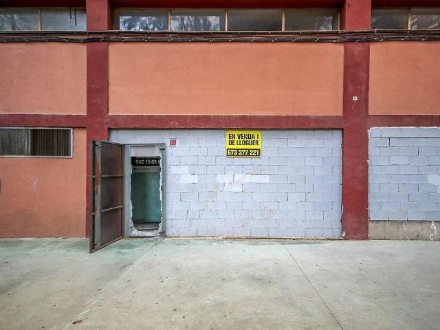 Local comercial en venta en calle De Fluvià, Barcelona, de 102 m² por 325.000