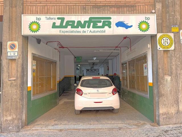 Local comercial en venta en calle De Fluvià, Barcelona, de 222 m² 1 habitación por 390.000