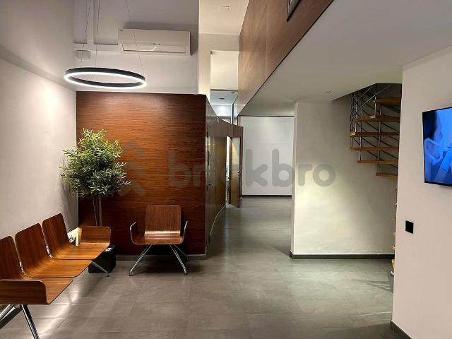 Local comercial en venta en calle De Floridablanca, Barcelona, de 140 m² 7 habitaciones por 320.000