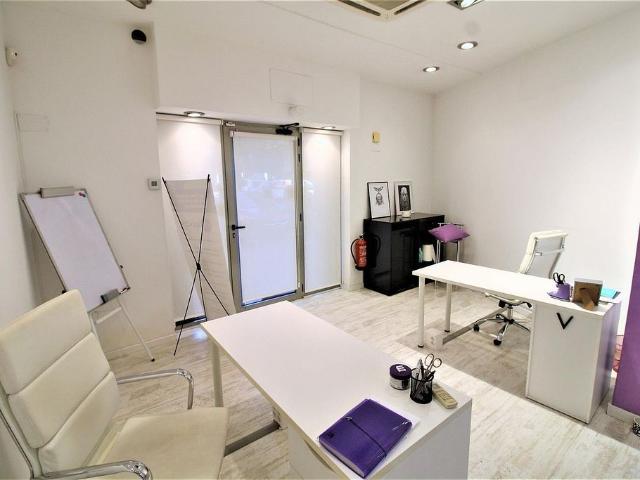 Local comercial en venta en calle De Floridablanca, Barcelona, de 30 m² por 145.000