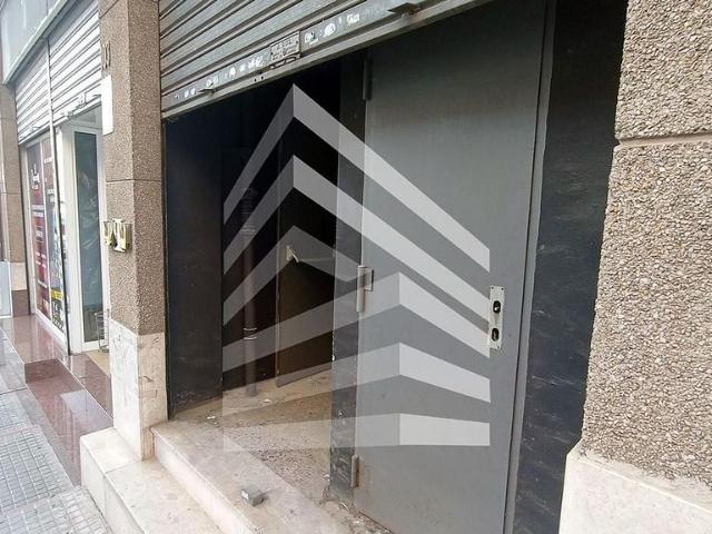 Local comercial en venta en calle De Francesc Oller, Terrassa, de 305 m² 4 habitaciones por 58.000
