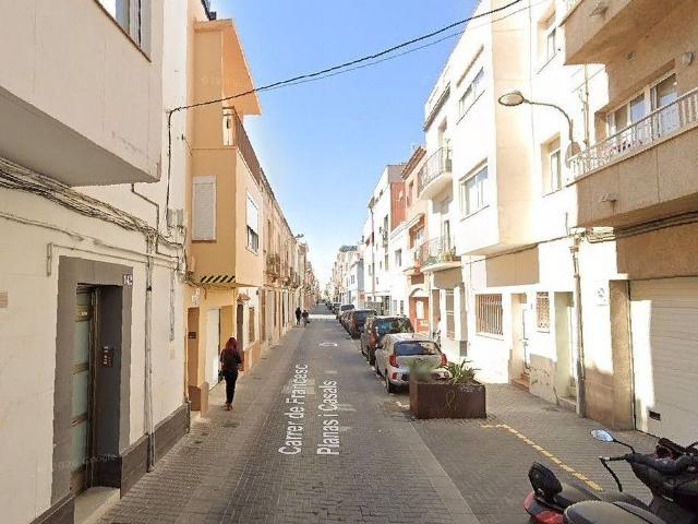 Local comercial en venta en calle De Francesc Planas i Casals, Badalona, de 83 m² 4 habitaciones por 260.000