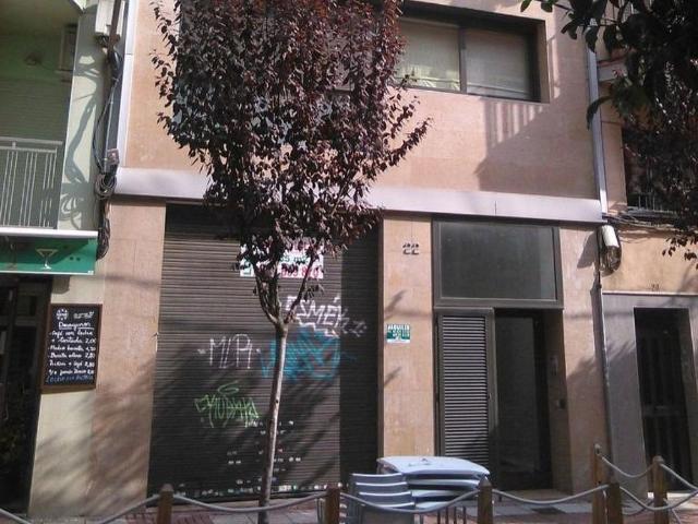 Local comercial en venta en calle De Frederic Soler, Cornellà de Llobregat, de 169 m² por 126.500