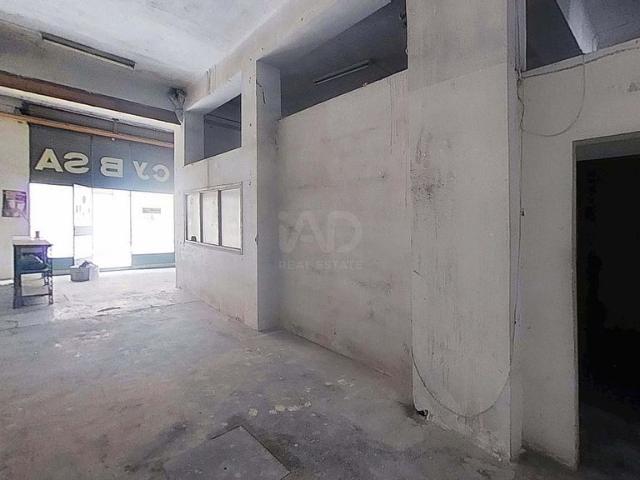 Local comercial en venta en calle De Jovellanos, Reus, de 350 m² por 115.000