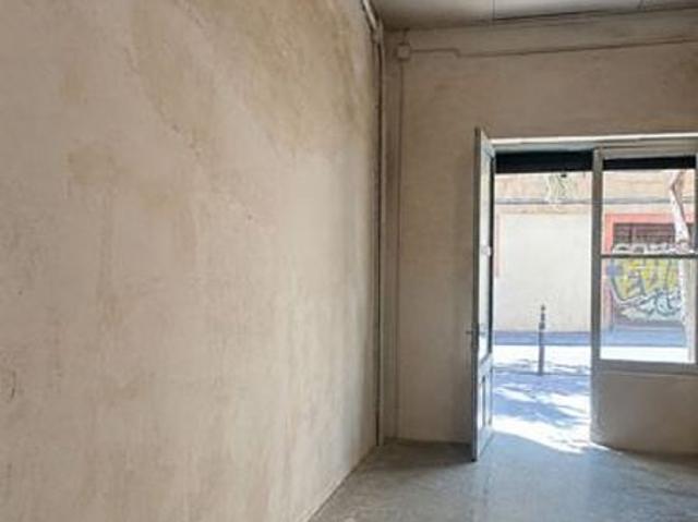 Local comercial en venta en calle De Joan Blanques, Barcelona, de 101 m² 2 habitaciones por 280.000