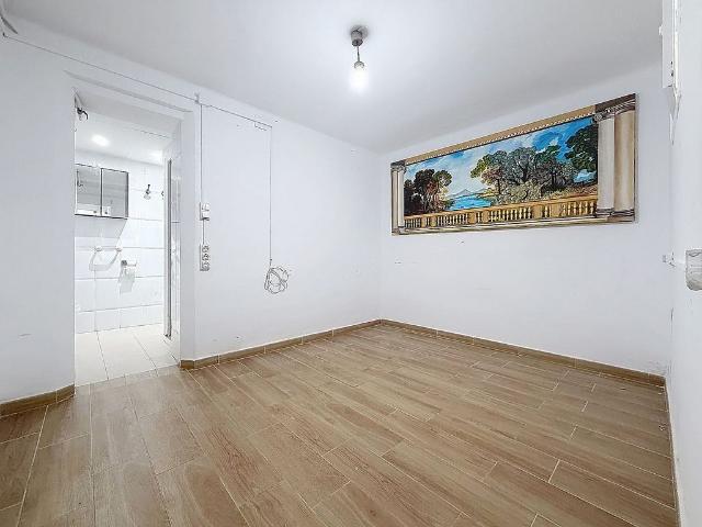 Local comercial en venta en calle De Joan Güell, Barcelona, de 55 m² 1 habitación por 140.000