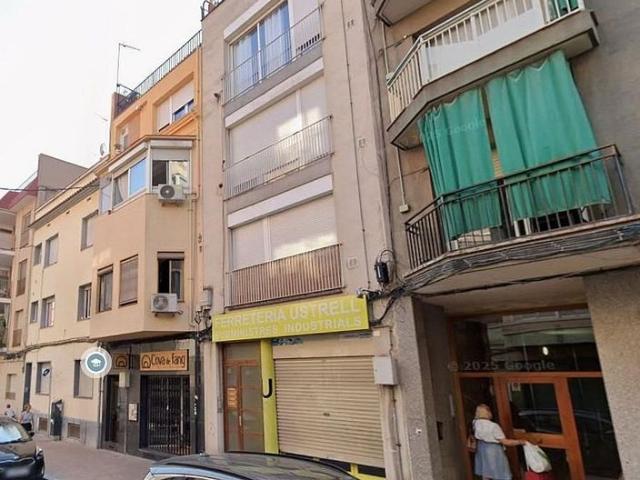 Local comercial en venta en calle De Joan Maragall, Molins de Rei, de 133 m² 2 habitaciones por 49.000