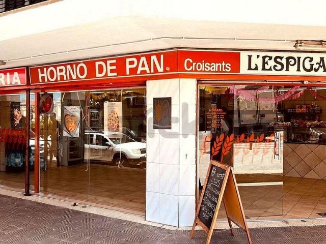 Local comercial en venta en calle De Joan Maragall, Rubí, de 209 m² 3 habitaciones por 185.000