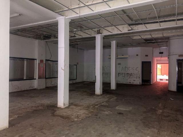 Local comercial en venta en calle De Joan Pfaff, Sant Boi de Llobregat, de 203 m² por 160.000
