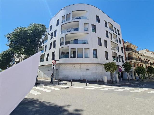 Local comercial en venta en calle De Josep Miquel Quintana, Esplugues de Llobregat, de 97 m² 4 habitaciones por 668.000