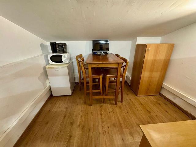 Local comercial en venta en calle De Josep Sangenís, Barcelona, de 75 m² por 180.000