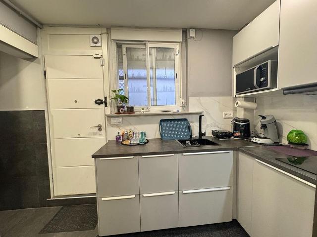 Local comercial en venta en calle De Jansana, Hospitalet de Llobregat, L´, de 26 m² 1 habitación por 99.000