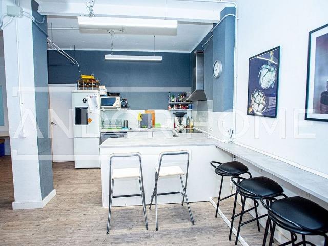 Local comercial en venta en calle De Jesús, Barcelona, de 91 m² 2 habitaciones por 189.000