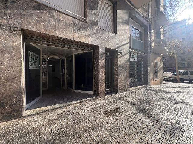 Local comercial en venta en calle De Los Castillejos, Barcelona, de 204 m² 1 habitación por 359.000