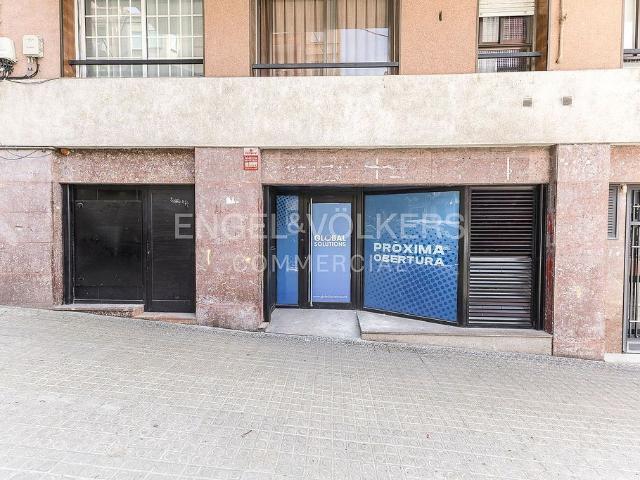 Local comercial en venta en calle De Los Castillejos, Barcelona, de 243 m² por 450.000