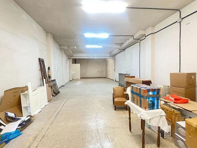 Local comercial en venta en calle De L'autonomia, Terrassa, de 166 m² por 125.000
