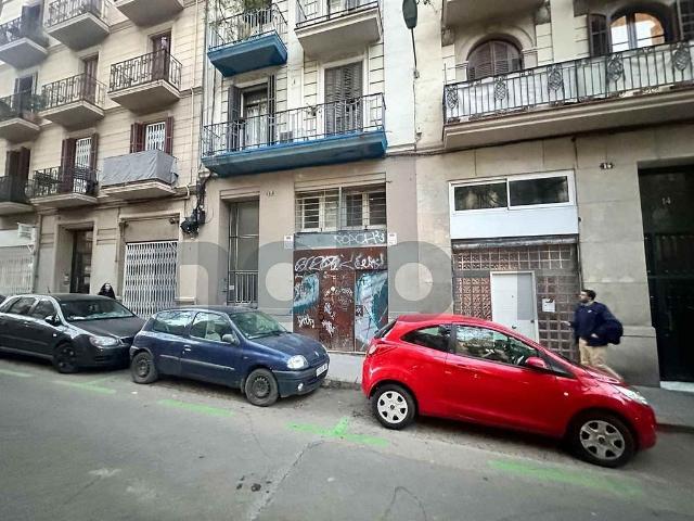 Local comercial en venta en calle De la Concòrdia, Barcelona, de 573 m² por 349.000