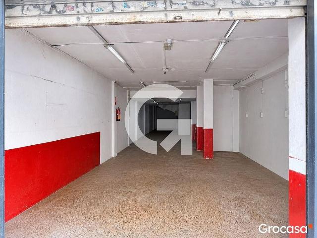 Local comercial en venta en calle De la Constitució, Barcelona, de 233 m² 3 habitaciones por 275.000