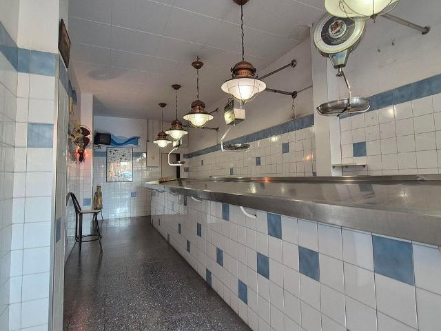 Local comercial en venta en calle De la Conquista, Badalona, de 30 m² 1 habitación por 70.000