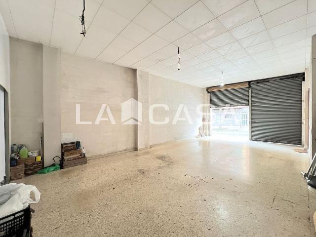 Local comercial en venta en calle De la Circumvallació, Santa Coloma de Gramanet, de 217 m² 1 habitación por 166.000