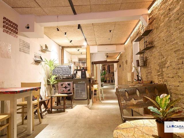 Local comercial en venta en calle De la Cirera, Barcelona, de 150 m² 5 habitaciones por 320.000