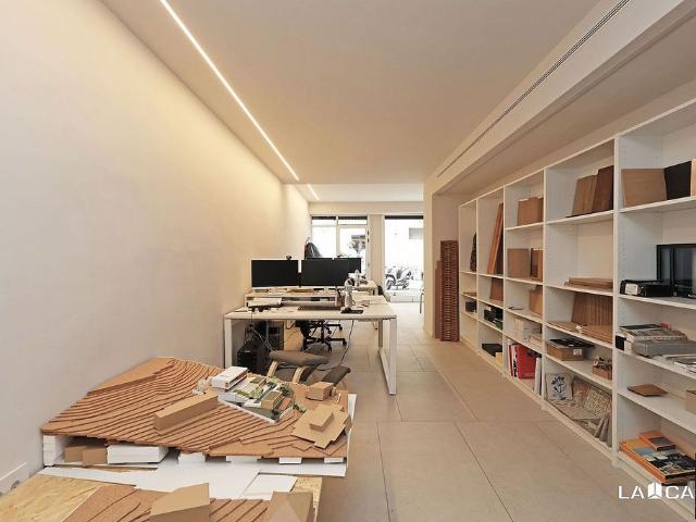 Local comercial en venta en calle De la Bòbila, Barcelona, de 58 m² 1 habitación por 175.000