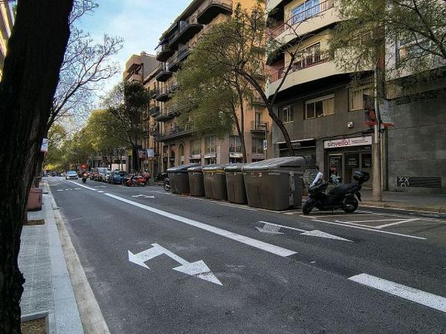Local comercial en venta en calle De la Indústria, Barcelona, de 128 m² 5 habitaciones por 280.000