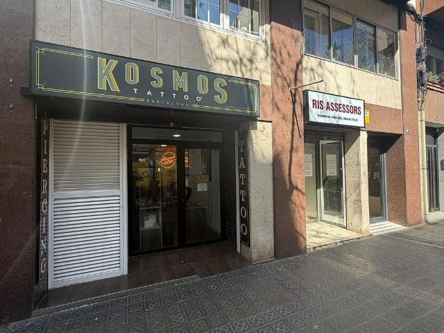 Local comercial en venta en calle De la Indústria, Barcelona, de 134 m² 6 habitaciones por 285.000