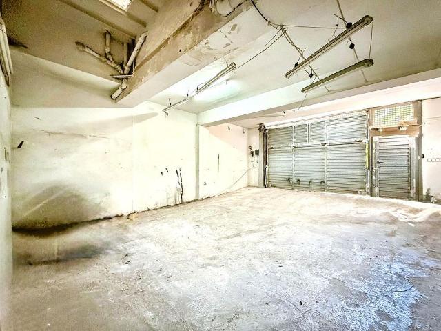Local comercial en venta en calle De la Mare de Déu de Lorda, Barcelona, de 129 m² 2 habitaciones por 150.000