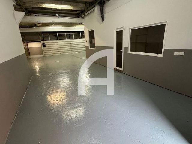 Local comercial en venta en calle De la Mare de Déu de Montserrat, Sant Vicenç dels Horts, de 163 m² por 185.000