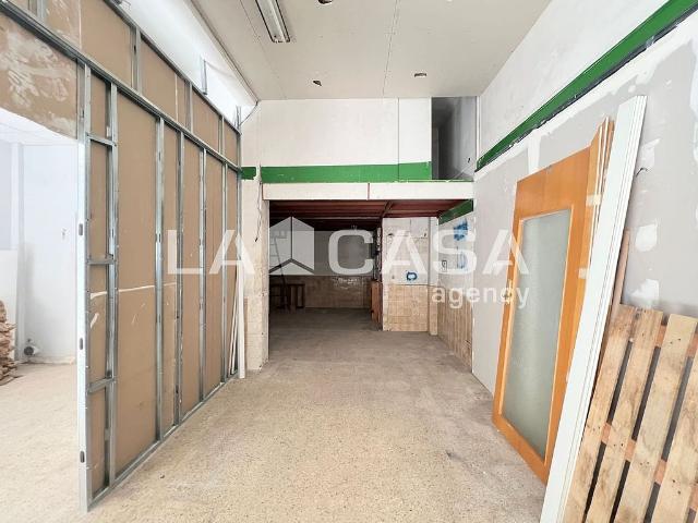 Local comercial en venta en calle De la Mina, Badalona, de 65 m² 3 habitaciones por 98.000
