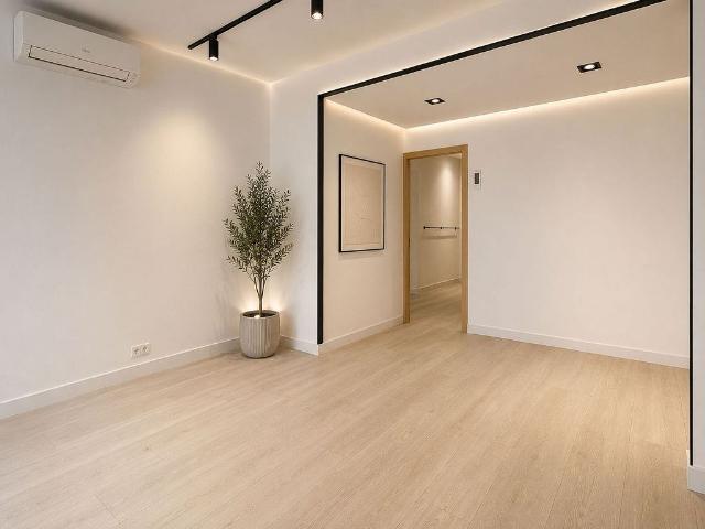 Local comercial en venta en calle De la Muntanya, Hospitalet de Llobregat, L´, de 30 m² 2 habitaciones por 75.000
