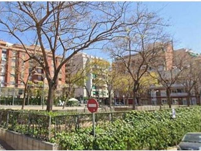 Local comercial en venta en calle De la Sardana, Badalona, de 224 m² por 190.000