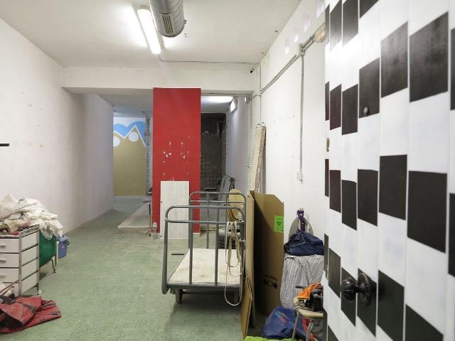 Local comercial en venta en calle De la Serra del Montsec, Esplugues de Llobregat, de 56 m² 1 habitación por 85.000