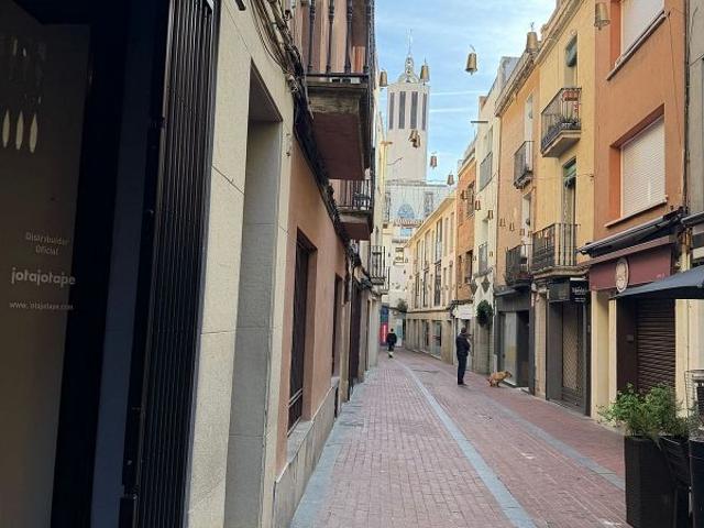 Local comercial en venta en calle De la Palla, Terrassa, de 122 m² por 259.900
