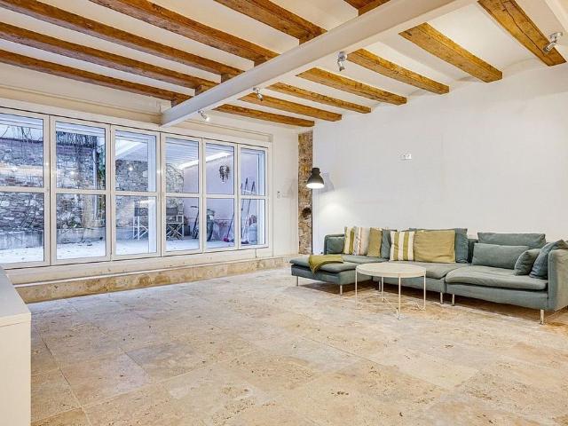Local comercial en venta en calle De la Reina Amàlia, Barcelona, de 257 m² 4 habitaciones por 429.000