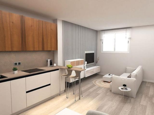 Local comercial en venta en calle De la Renclusa, Hospitalet de Llobregat, L´, de 47 m² 2 habitaciones por 112.000