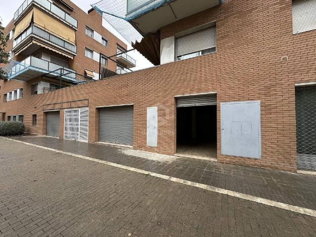 Local comercial en venta en calle De la República, Abrera, de 95 m² por 79.900