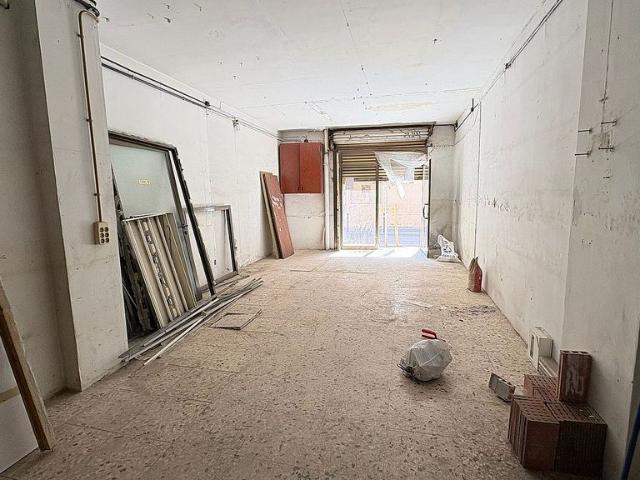 Local comercial en venta en calle De la Talaia, Hospitalet de Llobregat, L´, de 81 m² 1 habitación por 83.000