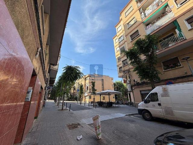 Local comercial en venta en calle De L'abedul, Hospitalet de Llobregat, L´, de 114 m² por 85.000