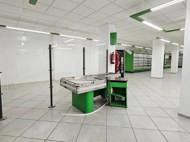 Local comercial en venta en calle De L'alcalde Armengou, Manresa, de 610 m² 4 habitaciones por 299.000