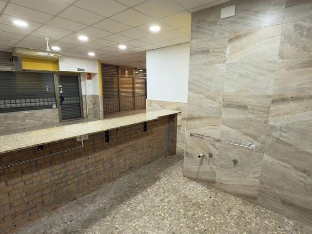 Local comercial en venta en calle De L'alcalde Segimon, Reus, de 90 m² por 79.750