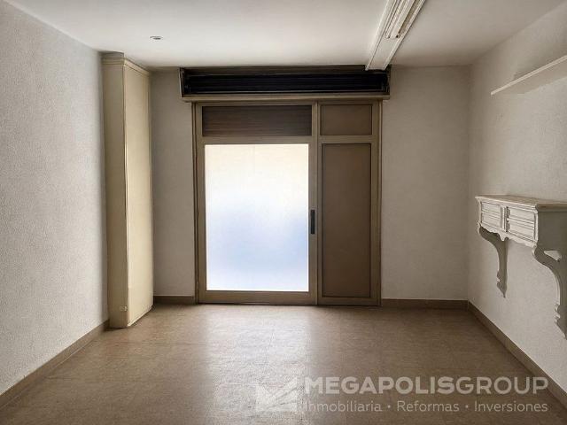 Local comercial en venta en calle De L'alegria, Hospitalet de Llobregat, L´, de 81 m² por 110.000