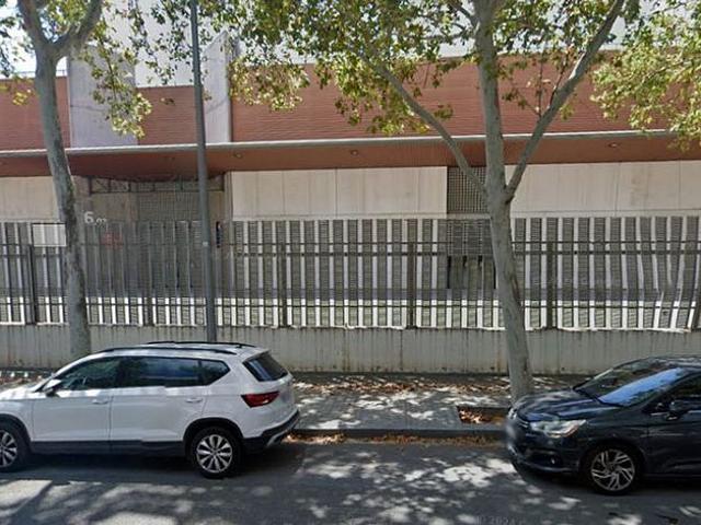 Local comercial en venta en calle De L'alumini, Barcelona, de 117 m² por 173.340