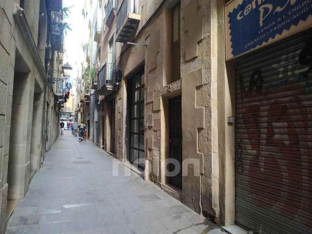 Local comercial en venta en calle De L'argenter, Barcelona, de 132 m² por 199.000